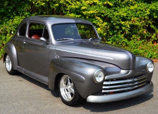 Right front 1947 Ford Deluxe