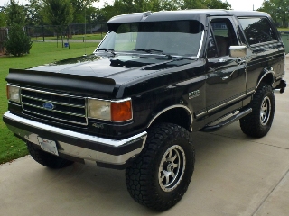 left front 1989 Ford Bronco XLT